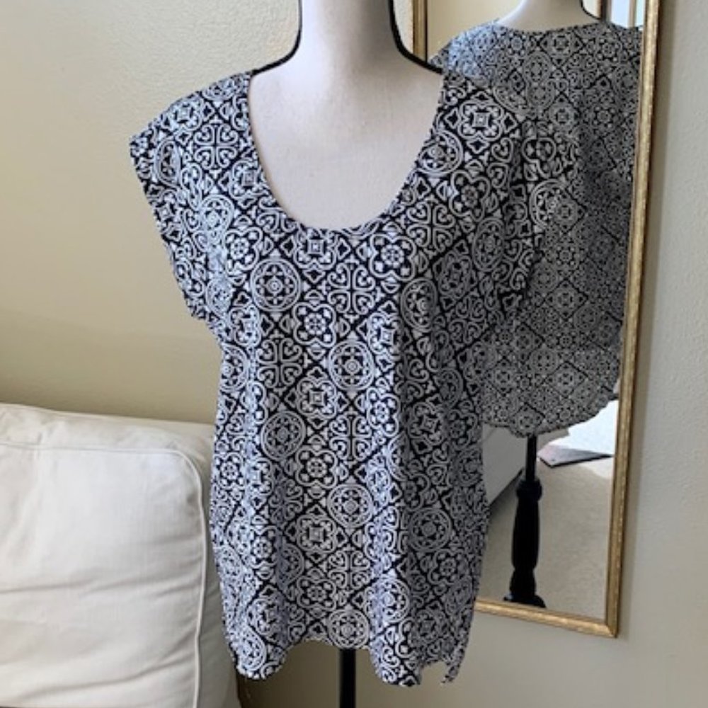 NWOT Cap Sleeve Patterned Blouse